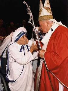 Pope with mother theresa